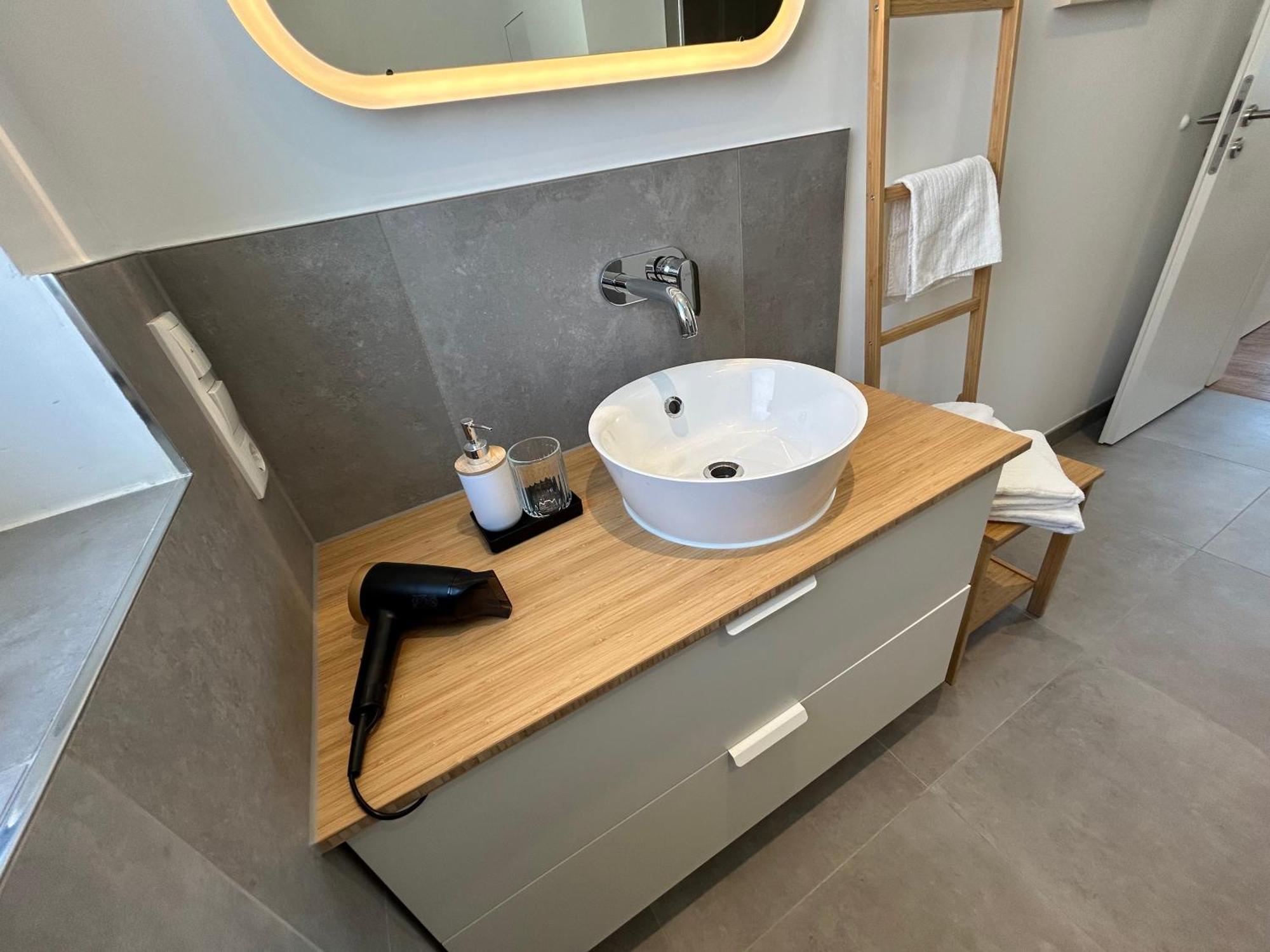 Neues Modernes Dachgeschossloft Naehe Zentrum Uni Messe *